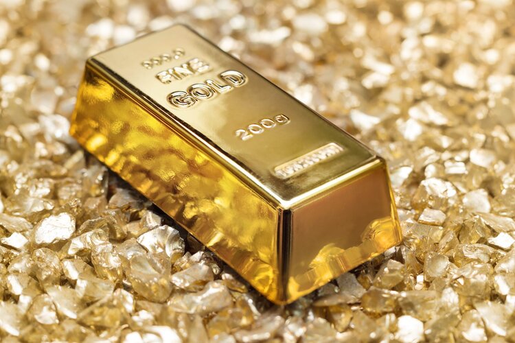 Gold extends its steady intraday descent amid broad-based USD strength